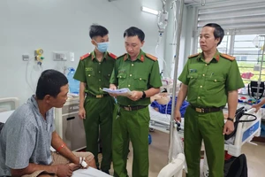 Xử lý vi phạm lấn chiếm lòng đường, công an cùng bảo vệ dân phố bị đuổi chém