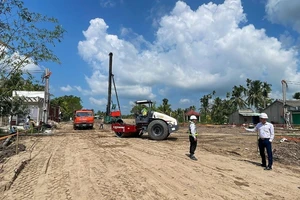 Gấp rút cung ứng cát đắp nền đường cho cao tốc Cần Thơ - Hậu Giang - Cà Mau