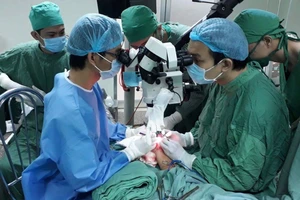 Nối bàn chân bị đứt lìa cho bệnh nhân bị tai nạn giao thông