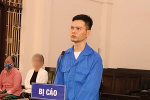 Đâm hàng xóm vì mâu thuẫn chuyện mái tôn, người đàn ông lãnh 9 năm tù