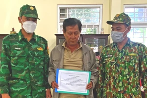 Biên phòng An Giang khởi tố vụ vận chuyển hàng ngàn USD từ Campuchia về Việt Nam