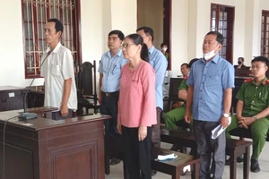 Cựu chủ tịch, phó chủ tịch xã lập khống hồ sơ chiếm đoạt tiền doanh nghiệp