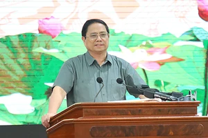 Thủ tướng: Phải tổ chức lại không gian sinh tồn, không gian sản xuất ĐBSCL