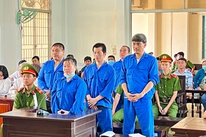 Tuyên án vụ cựu cán bộ hải quan bắt tay thương nhân buôn lậu đường