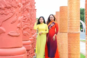 Độc đáo con đường nghệ thuật gốm đỏ Vĩnh Long