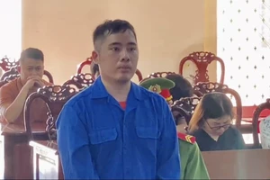 Mượn sổ đỏ của khách hàng đi lừa đảo 