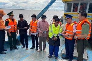 Bộ Tư lệnh Vùng Cảnh sát biển 3 tuyên truyền về chống khai thác IUU tại Bến Tre