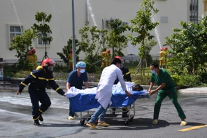 500 người diễn tập chữa cháy, cứu hộ tại Bệnh viện Đa khoa tỉnh Trà Vinh