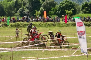 Mãn nhãn với các tiết mục biểu diễn mô tô địa hình tại An Giang