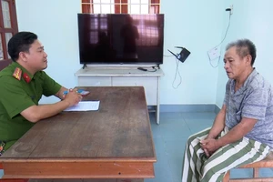 Bắt người đàn ông xâm hại bé gái bán vé số