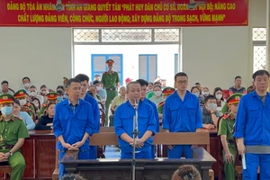 Chủ tiệm vàng ở An Giang bắt tay 'đầu nậu' buôn lậu vàng