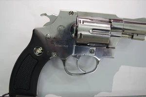 Khởi tố thanh niên mang súng đồ chơi doạ nhân viên quán karaoke