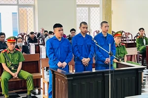 Bị chửi mắng, con trai dùng dao sát hại cha và chú