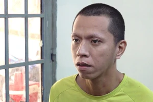 Phát hiện sổ hồng giả, người đàn ông bí mật báo công an bắt kẻ lừa đảo