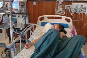 Đốt than trong phòng kín, bé gái 2 tuổi tử vong, 3 người khác đi cấp cứu