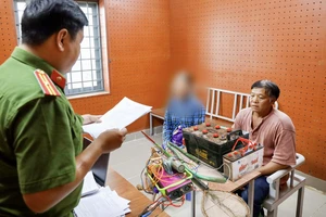 Bị khởi tố vì dùng công cụ kích điện bắt cá