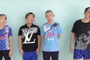 4 thanh thiếu niên dàn cảnh đánh ghen để cướp dây chuyền, điện thoại của 2 nữ sinh