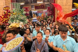 Đề xuất không thu phí khách du lịch dịp lễ hội vía Bà Chúa Xứ núi Sam