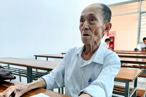 Cần Thơ: Cụ ông gần 90 tuổi đi thi thạc sĩ