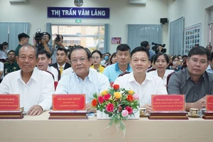 Hàng trăm phần quà ý nghĩa đến với ngư dân, học sinh ở Tiền Giang