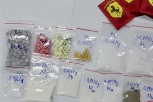 An Giang: Bắt 4 người mua bán ma tuý núp bóng tiệm tạp hoá