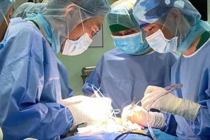 Phẫu thuật cứu sống cụ ông 99 tuổi nhiều bệnh nền nặng