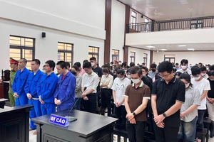 Tòa tuyên án 61 bị cáo làm hơn 1.000 bằng, chứng chỉ giả của 2 trường đại học