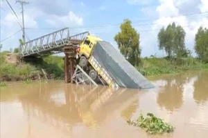 Công an củng cố hồ sơ để khởi tố tài xế xe tải làm sập cầu ở An Giang