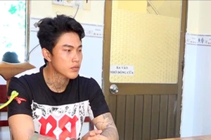 Nhớ chuyện xưa, chủ nhà đuổi chém bạn nhậu