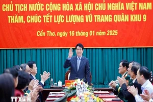 Chủ tịch nước Lương Cường thăm, chúc Tết lực lượng vũ trang Quân khu 9