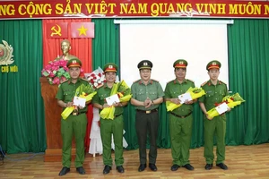 Khen thưởng các tập thể phá án nhanh vụ giết người, cướp tài sản ở An Giang