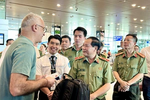 Giám đốc Công an TP Cần Thơ đi kiểm tra thực hiện những nhiệm vụ vừa tiếp nhận