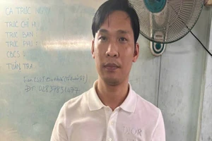 'Nổ' bán xe Rolls-Royce Phantom biển số ngoại giao để lừa gần 6,5 tỉ