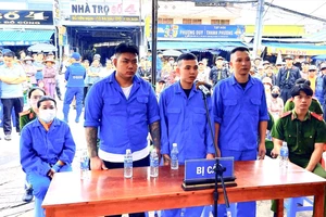 Cái kết của nhóm dàn cảnh cưỡng đoạt tiền du khách ở Miếu Bà Chúa Xứ