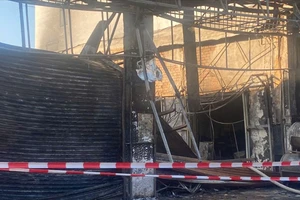 1 cửa hàng nội thất ở Cần Thơ bị lửa thiêu rụi trong đêm, thiệt hại ước 2 tỉ đồng