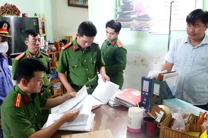 Nguyên giám đốc và kế toán trưởng 1 trung tâm ở An Giang bị bắt