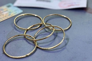 Bắt tại trận một phụ nữ từ Cà Mau đến An Giang trộm vàng