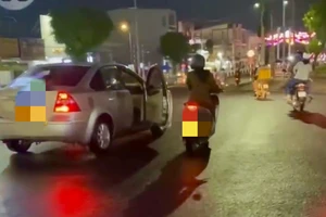 Lý do khiến 1 phụ nữ truy đuổi, đập kính ô tô giữa đường ở Đồng Tháp