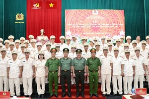 Công an tỉnh An Giang công bố quyết định nghỉ hưu theo nguyện vọng cho 68 người