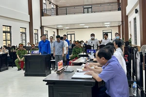 An Giang: Xét xử 14 bị cáo vụ xây kè chống sạt lở nhưng gây thiệt hại hơn 12,6 tỉ đồng