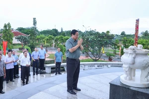 Thủ tướng Phạm Minh Chính thăm gia đình chính sách tại An Giang