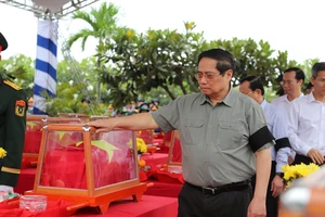 Thủ tướng Phạm Minh Chính dự Lễ viếng, truy điệu và an táng hài cốt liệt sĩ tại An Giang