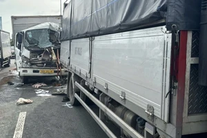 Tài xế tử vong sau va chạm với xe tải dừng trên dốc cầu Cần Thơ