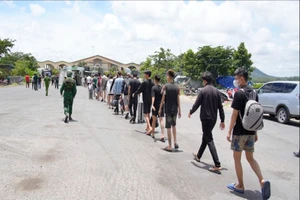 An Giang: Tiếp nhận 72 công dân Việt Nam do Campuchia trao trả, có 2 người bị truy nã