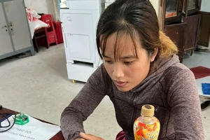 Tạm giữ cô gái quật ngã cụ ông 89 tuổi, cướp 9 nhẫn vàng