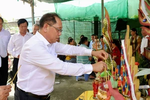 Lãnh đạo TP Cần Thơ thăm hỏi gia đình 2 học sinh bị điện giật