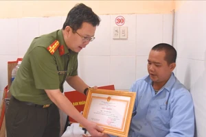 Đồng Tháp: 2 người dân bị thương khi bắt cướp giật được khen thưởng