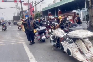 CSGT xử phạt dàn xe phân khối lớn có nhiều vi phạm khi từ Cần Thơ đi TP.HCM 