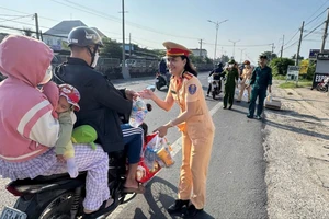 Đồng Tháp: 'Trạm dừng chân nghĩa tình' tiếp sức người dân dịp Tết Dương lịch