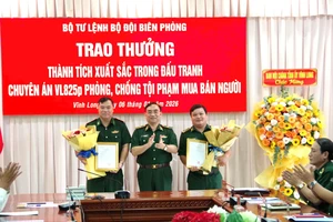 BĐBP Vĩnh Long được khen thưởng đột xuất do triệt phá đường dây mua bán người 